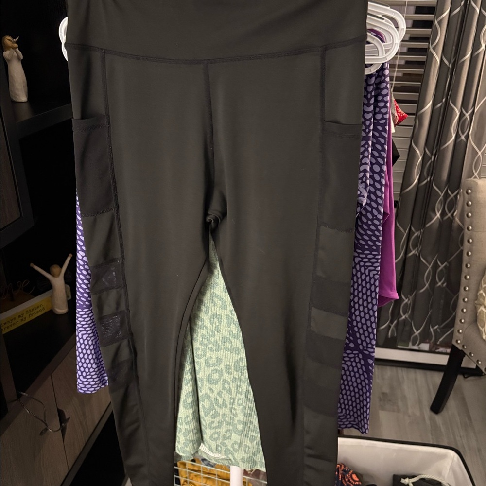 Black Leggings with Side Pockets and Mesh Cut Outs